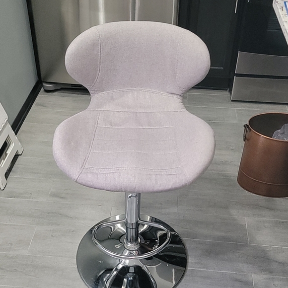4 bar stools